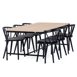 Ale ruokailuryhmä Edda tuoleilla