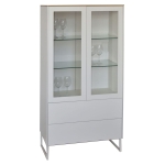 Suvi vitriini laatikoilla